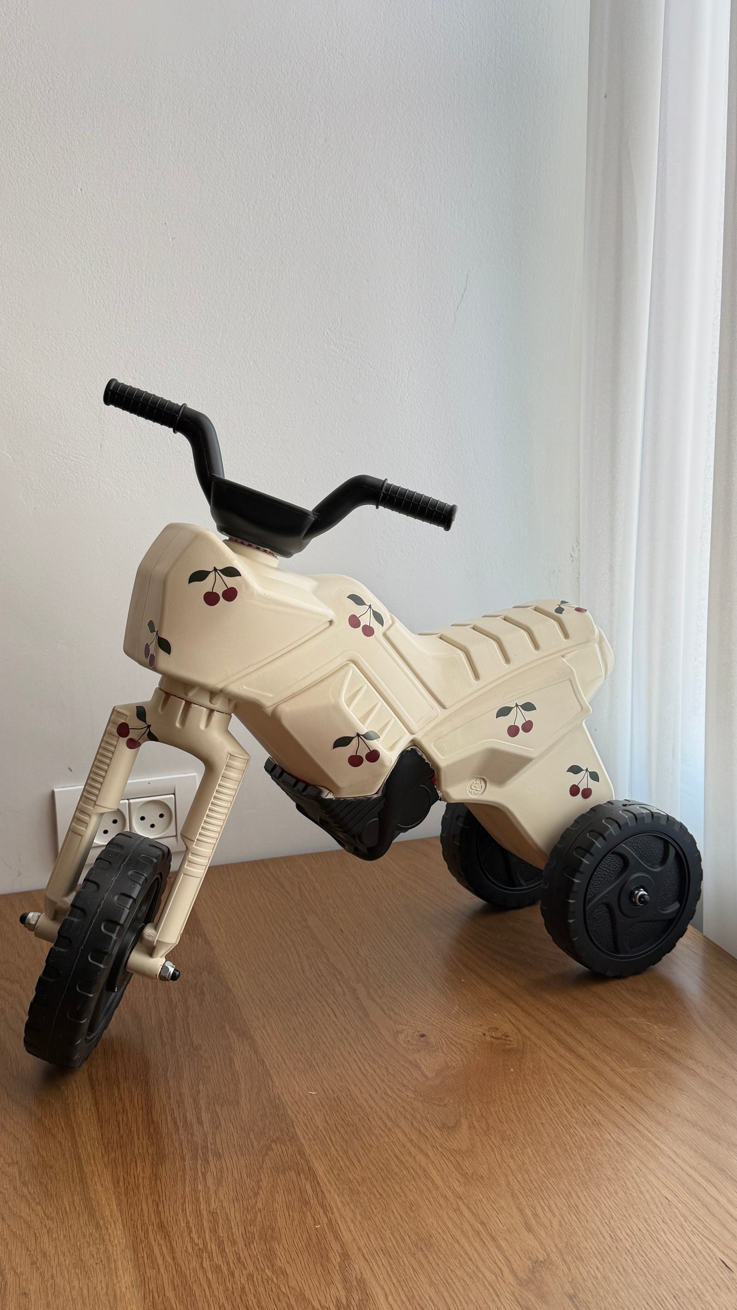 מדבקות דובדבנים – ויניל שקוף A3