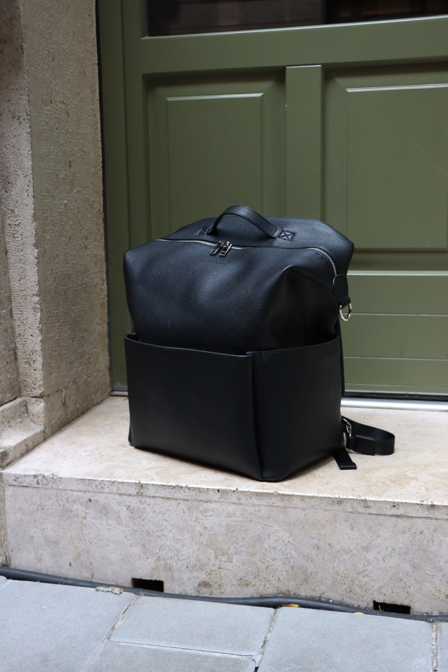 תיק החתלה גב- שחור