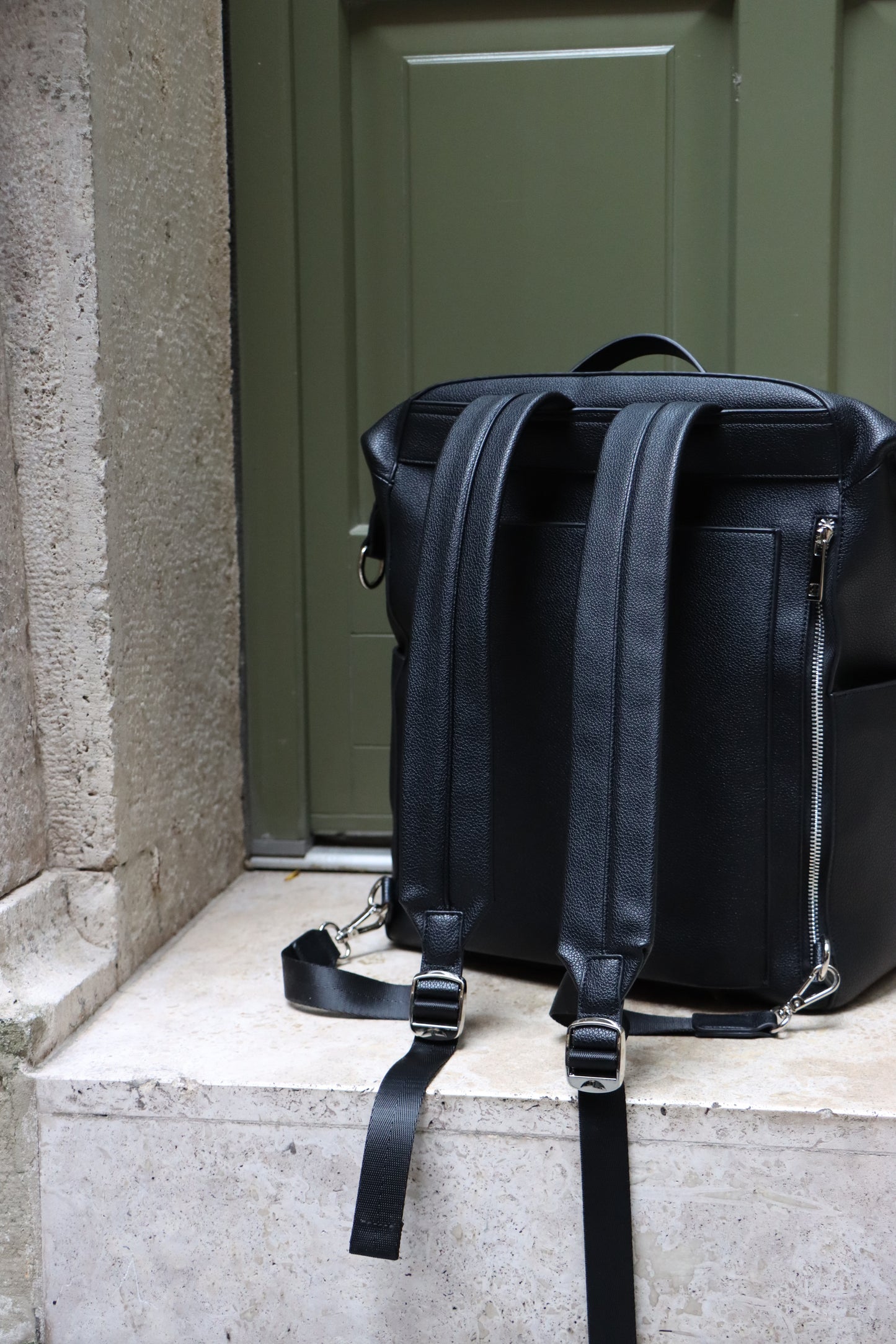 תיק החתלה גב- שחור