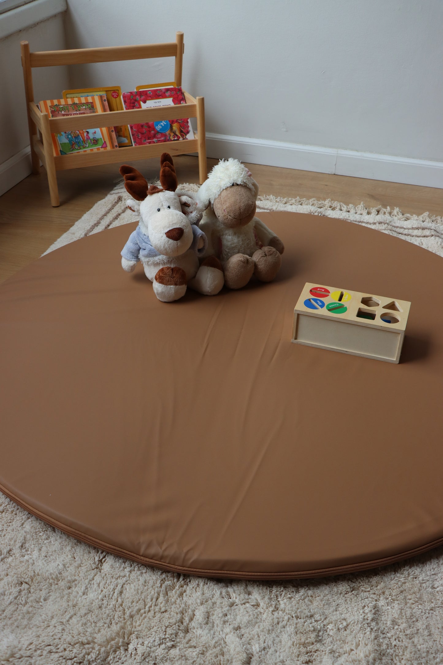 משטח פעילות עגול- חום