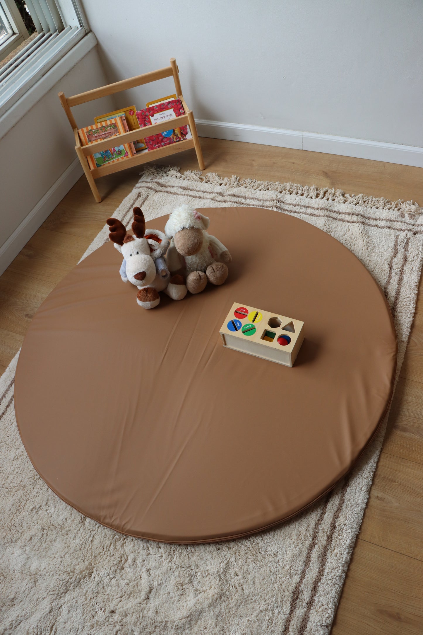 משטח פעילות עגול- חום